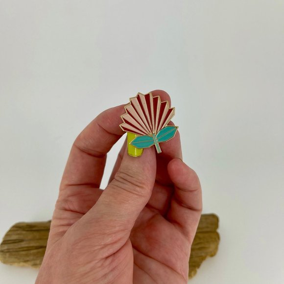 VINTAGE 🥝 NEW ZEALAND POHUTUKAWA FLOWER PIN 🌺 GEOMETRIC ORIGAMI STYLE . NWT - Picture 6 of 17